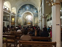 奇跡のメダル教会の内部