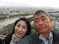 エッフェル塔で記念撮影