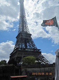 レストランからエッフェル塔