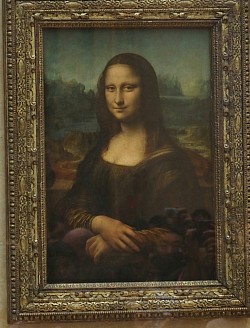 モナリザの前は人度仮集り